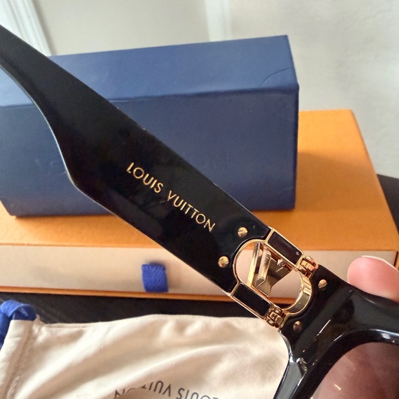 Louis Vuitton Black Gold PM Link Sunglasses - Picture 4 of 9